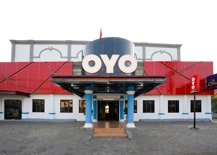 Oyo 1449 Istana Permata Dinoyo Surabaya